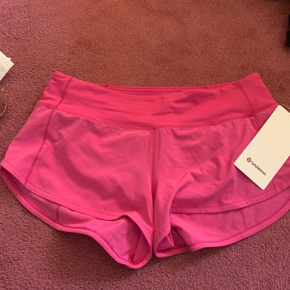 NWT lululemon hotty hot short 2.5” SONIC PINK rare hard to find size 6